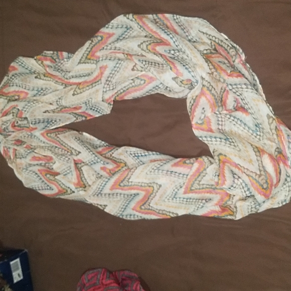 Scarf bundle - Picture 4 of 4